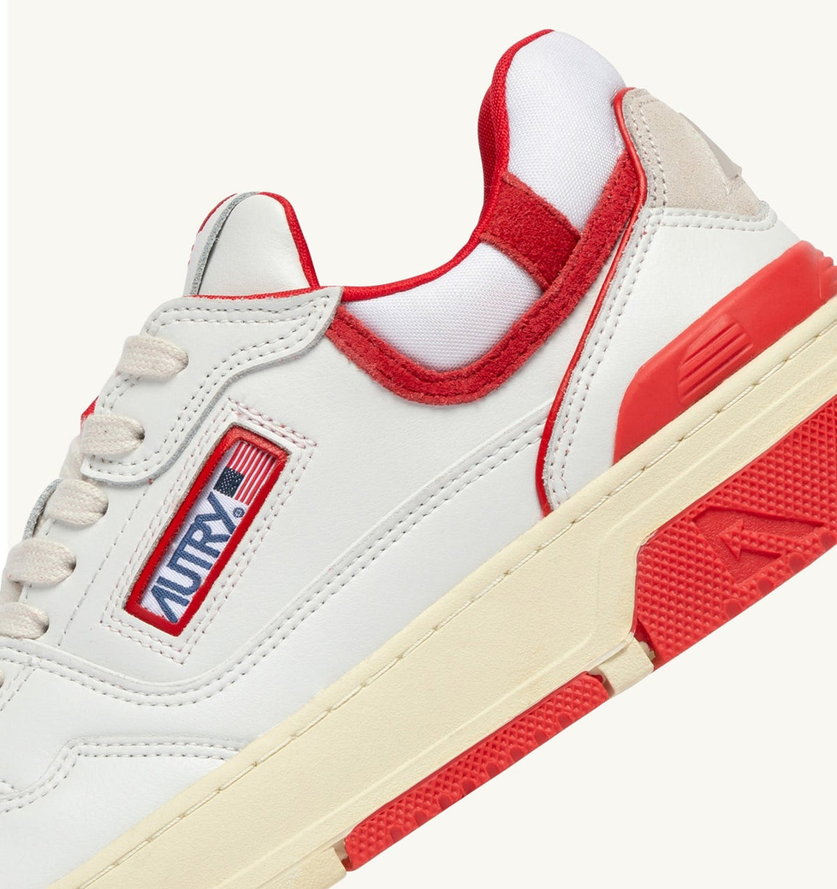 SNEAKERS CLC LOW IN WHITE AND VIRGIN RED LEATHER - AUTRY Everyday