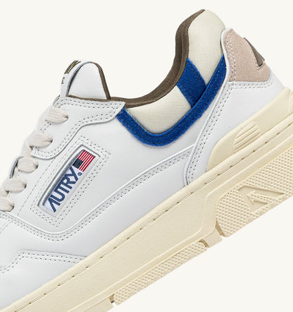 CLC LOW SNEAKERS IN WHITE LEATHER AND BLUE SUEDE - AUTRY Value
