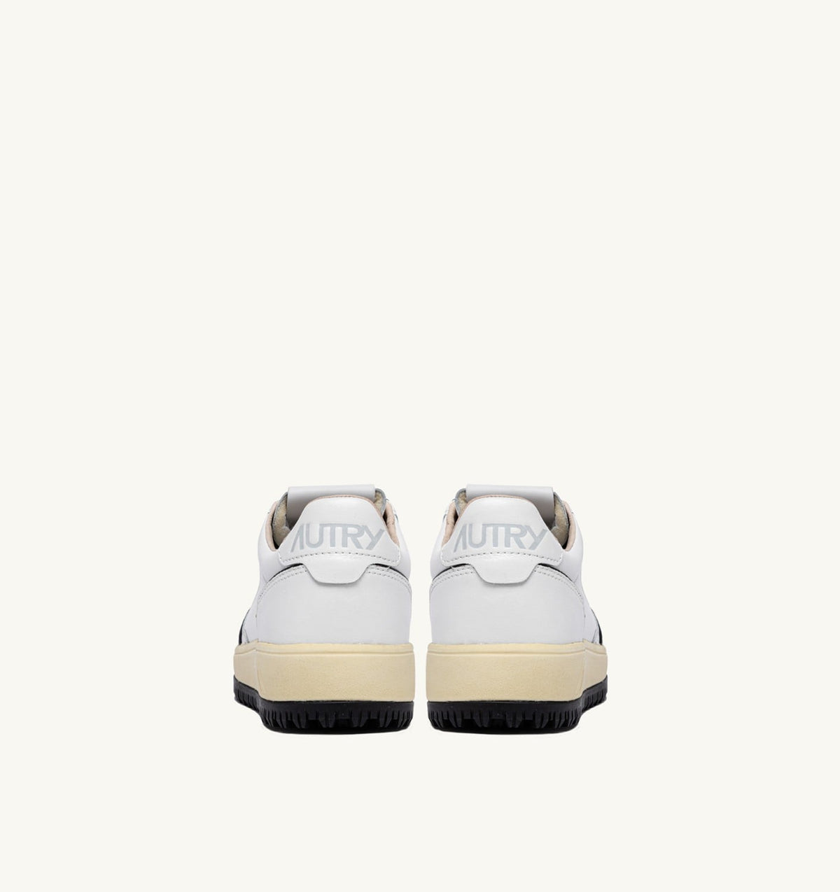 GOLF LOW SNEAKERS IN LEATHER COLOR WHITE AND BLACK - AUTRY Essential
