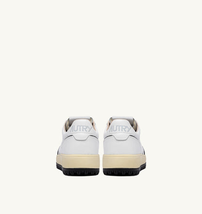GOLF LOW SNEAKERS IN LEATHER COLOR WHITE AND BLACK - AUTRY Essential
