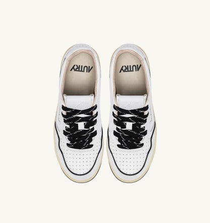 GOLF LOW SNEAKERS IN LEATHER COLOR WHITE AND BLACK - AUTRY Essential