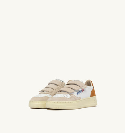 MEDALIST KIDSTRIPES SNEAKERS IN WHITE LEATHER AND BROWN MUSCAT AND SAND SUEDE - AUTRY Classic