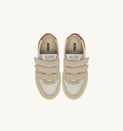 MEDALIST KIDSTRIPES SNEAKERS IN WHITE LEATHER AND BROWN MUSCAT AND SAND SUEDE - AUTRY Classic