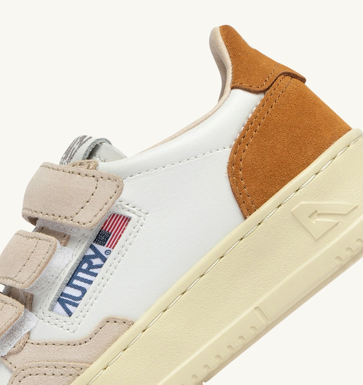 MEDALIST KIDSTRIPES SNEAKERS IN WHITE LEATHER AND BROWN MUSCAT AND SAND SUEDE - AUTRY Classic