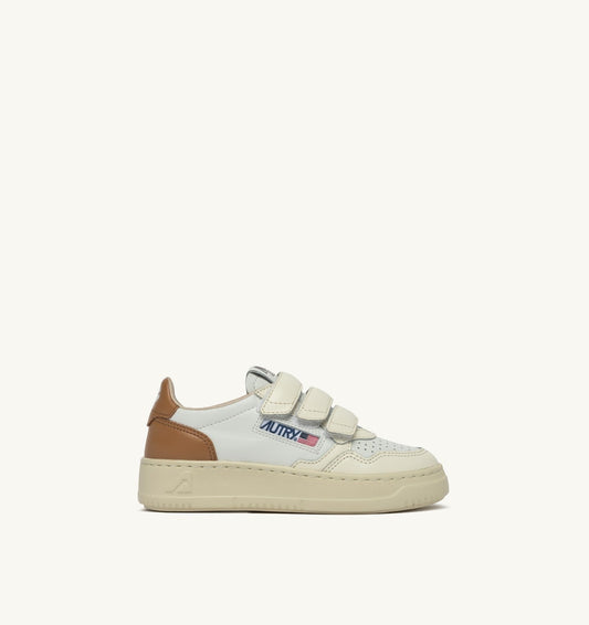 MEDALIST LOW KIDSTRIPES SNEAKERS IN LEATHER COLOR WHISPER WHITE IVORY WHITE AND BROWN SUGAR - AUTRY Great Value
