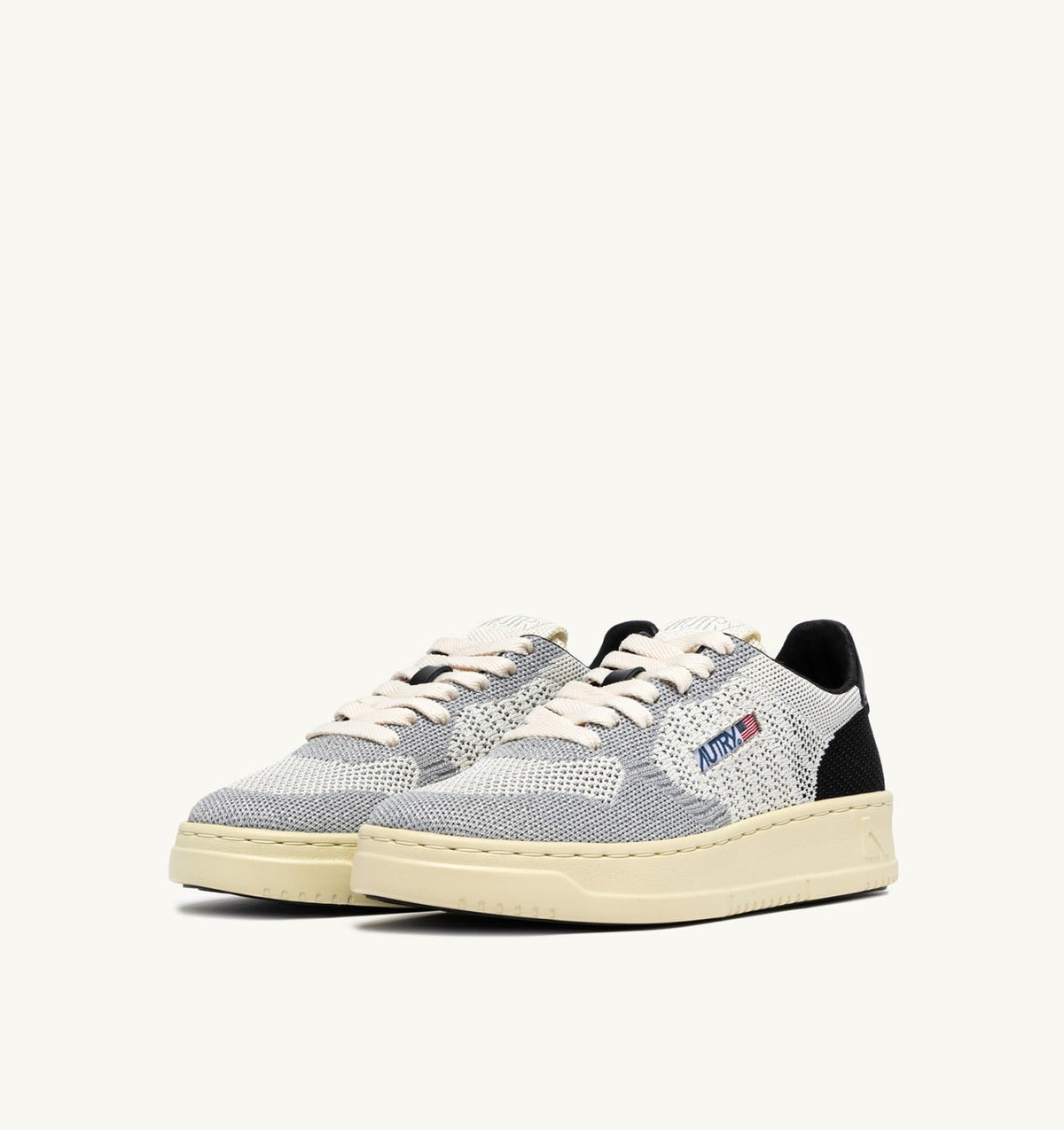 MEDALIST EASEKNIT LOW SNEAKERS IN IVORY WHITE BLACK AND SILVER KNIT - AUTRY Value