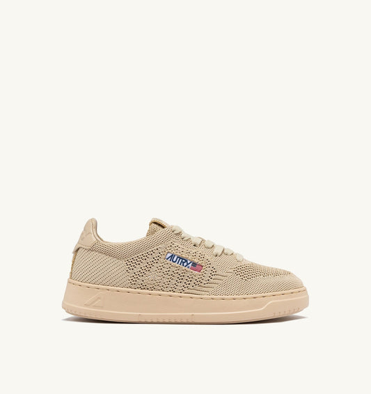 MEDALIST EASEKNIT LOW SNEAKERS IN CREME BRULEE KNIT - AUTRY Quality