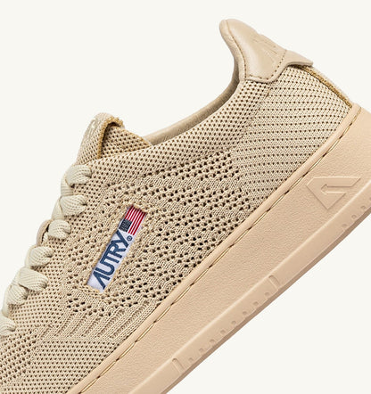 MEDALIST EASEKNIT LOW SNEAKERS IN CREME BRULEE KNIT - AUTRY Quality
