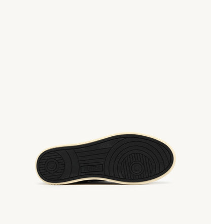 EASEKNIT MEDALIST LOW SNEAKERS IN BLACK COLOR KNIT - AUTRY Essential