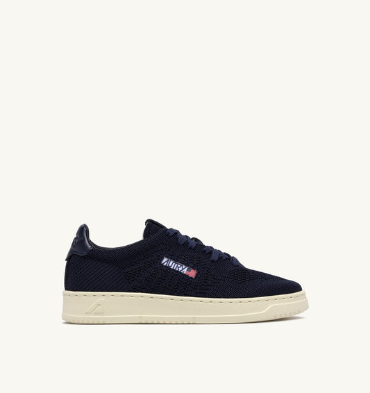 MEDALIST EASEKNIT LOW SNEAKERS IN SPACE BLUE KNIT - AUTRY Value