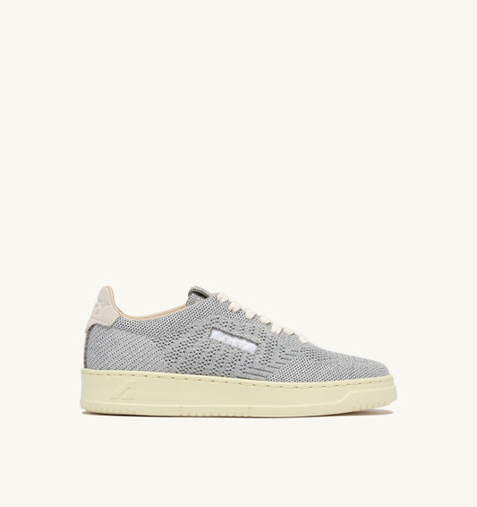 MEDALIST EASEKNIT LOW SNEAKERS IN SILVER-TONE KNIT - AUTRY Quality