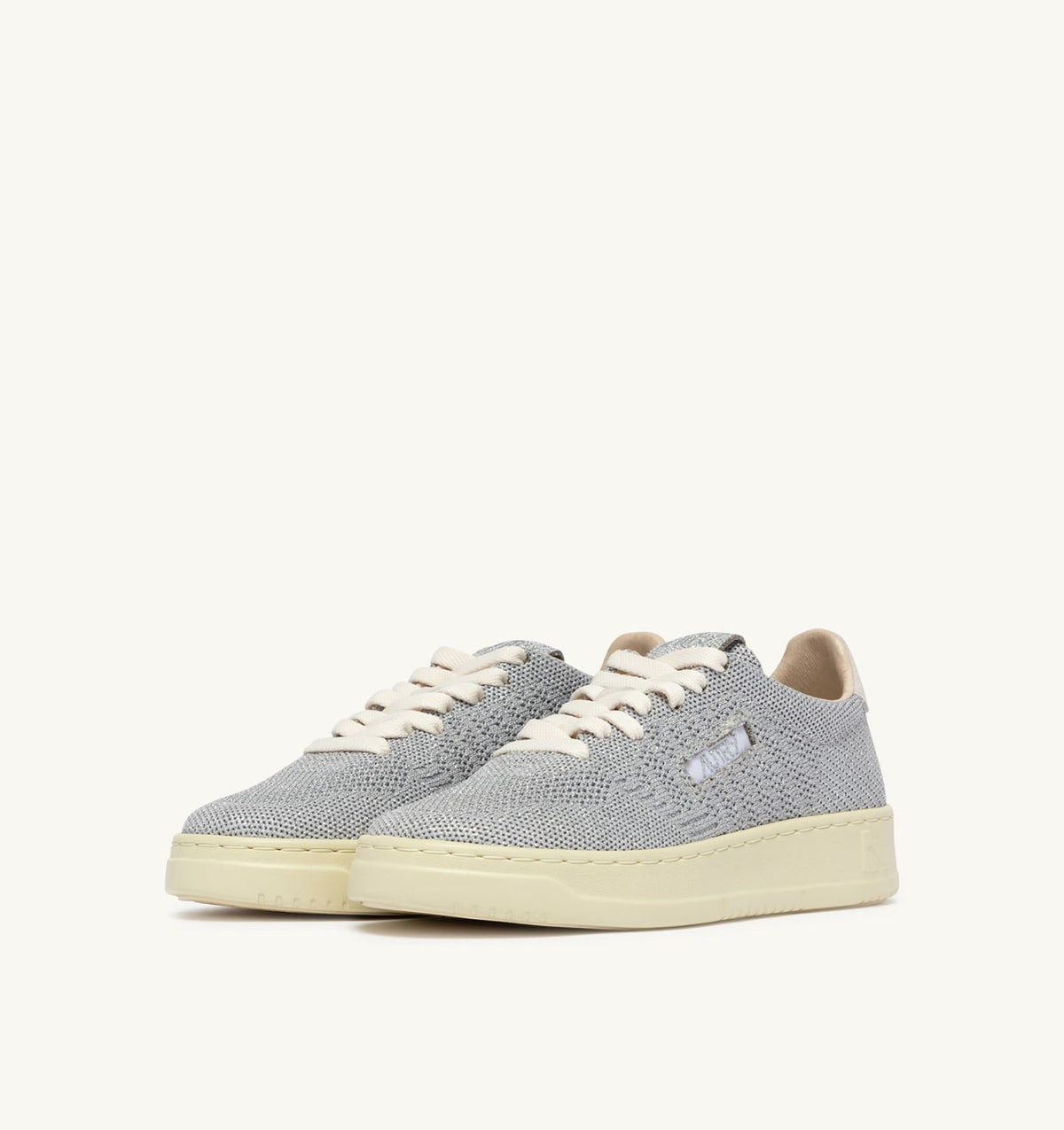 MEDALIST EASEKNIT LOW SNEAKERS IN SILVER-TONE KNIT - AUTRY Quality