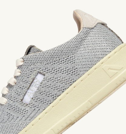 MEDALIST EASEKNIT LOW SNEAKERS IN SILVER-TONE KNIT - AUTRY Quality