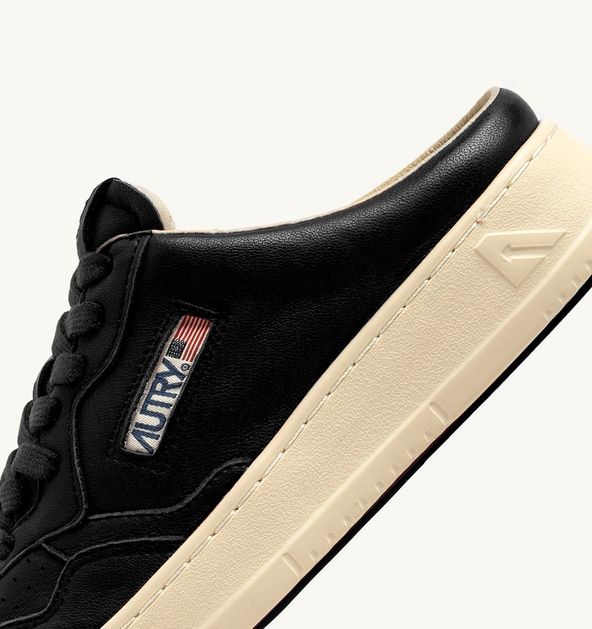 MEDALIST MULE SNEAKERS IN NAPA LEATHER COLOR BLACK - AUTRY Classic