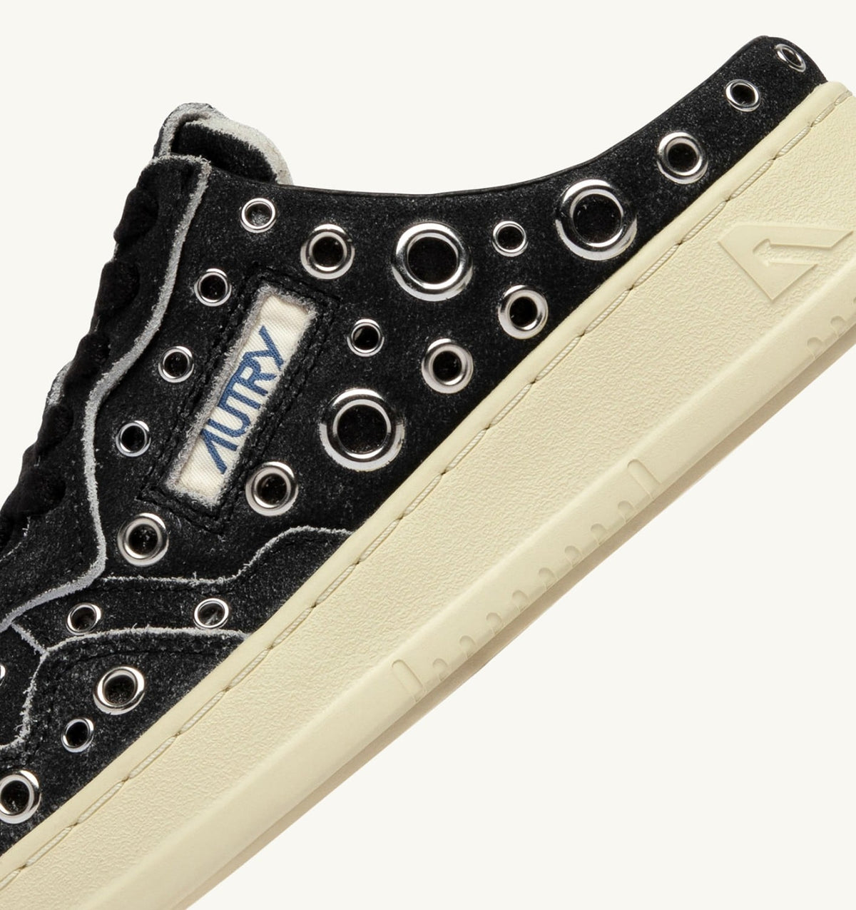 MEDALIST MULE SNEAKERS IN BLACK LEATHER WITH STUDDED DETAILS - AUTRY Essential