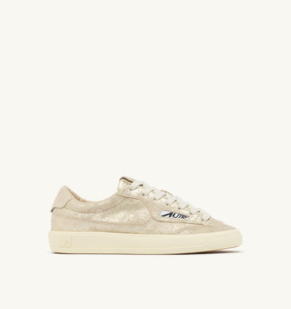 WINDSCAPE LOW SNEAKERS IN PLATINUM AND SAND LAMINATED SUEDE - AUTRY Value