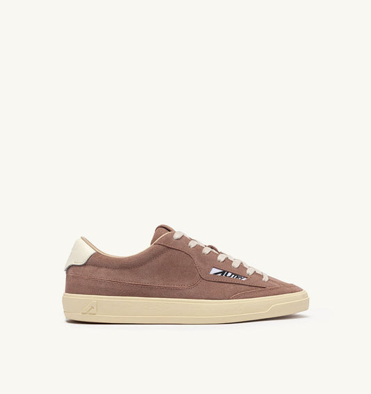 WINDSCAPE LOW SNEAKERS IN PIGEON AND MARSHMALLOW SUEDE - AUTRY Quality
