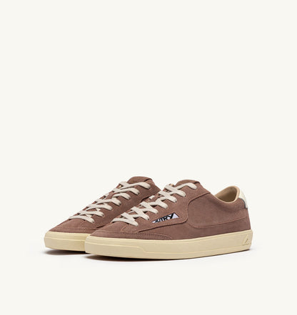 WINDSCAPE LOW SNEAKERS IN PIGEON AND MARSHMALLOW SUEDE - AUTRY Quality