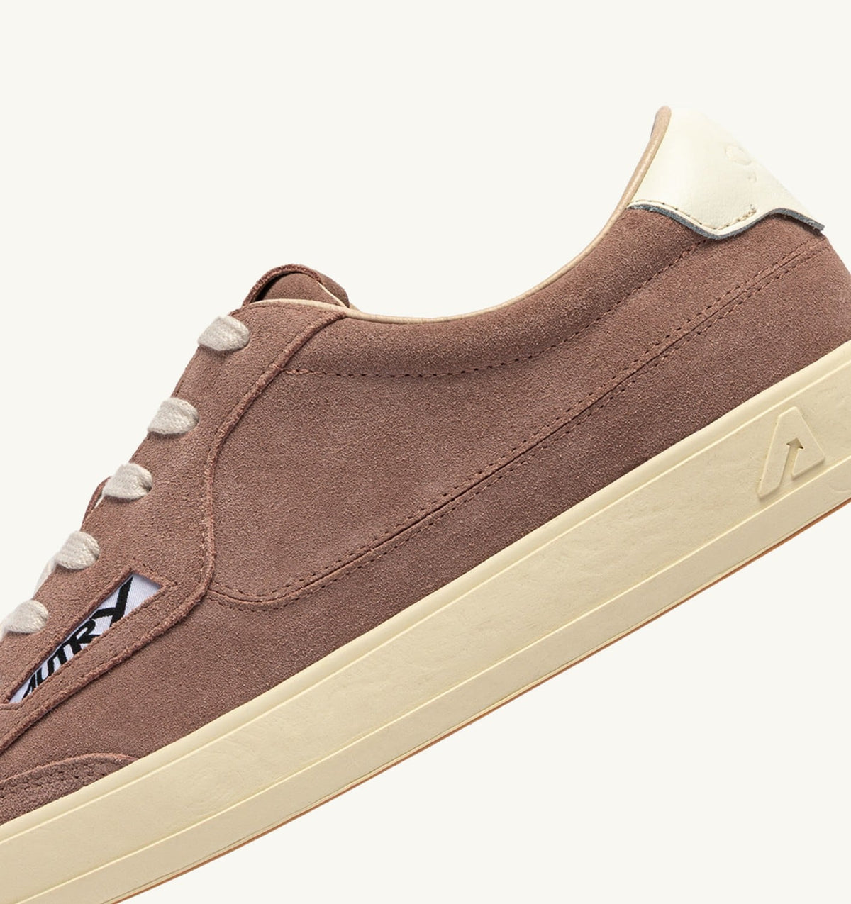 WINDSCAPE LOW SNEAKERS IN PIGEON AND MARSHMALLOW SUEDE - AUTRY Quality