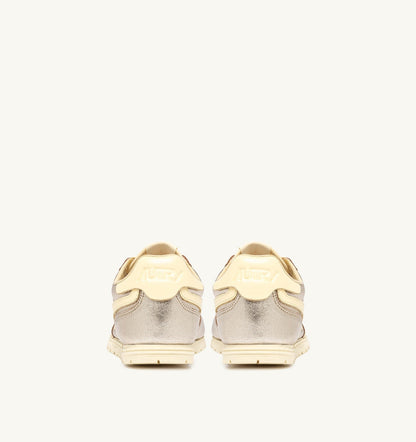 WINDSPIN SNEAKERS IN PLATINUM AND RUTABAGA SUEDE AND LEATHER - AUTRY Everyday