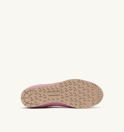 WINDSPIN SNEAKERS IN ROSE POMPADUR AND RUTABAGA SUEDE AND LEATHER - AUTRY Essential