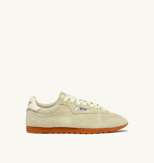 SNEAKERS WINDSPIN IN BUTTER WHITE SUEDE - AUTRY Great Value