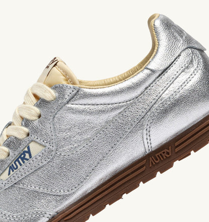 WINDSPIN SNEAKERS IN SILVER TONE LAMINATED LEATHER - AUTRY Great Value