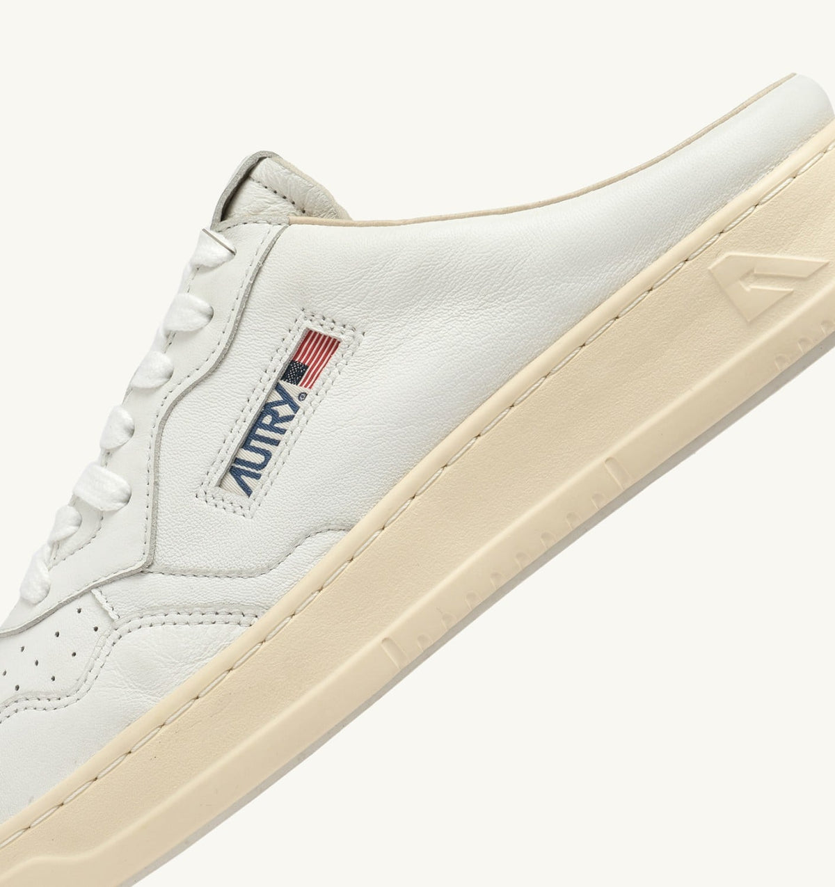MEDALIST MULE SNEAKERS IN NAPA LEATHER COLOR WHITE - AUTRY Classic