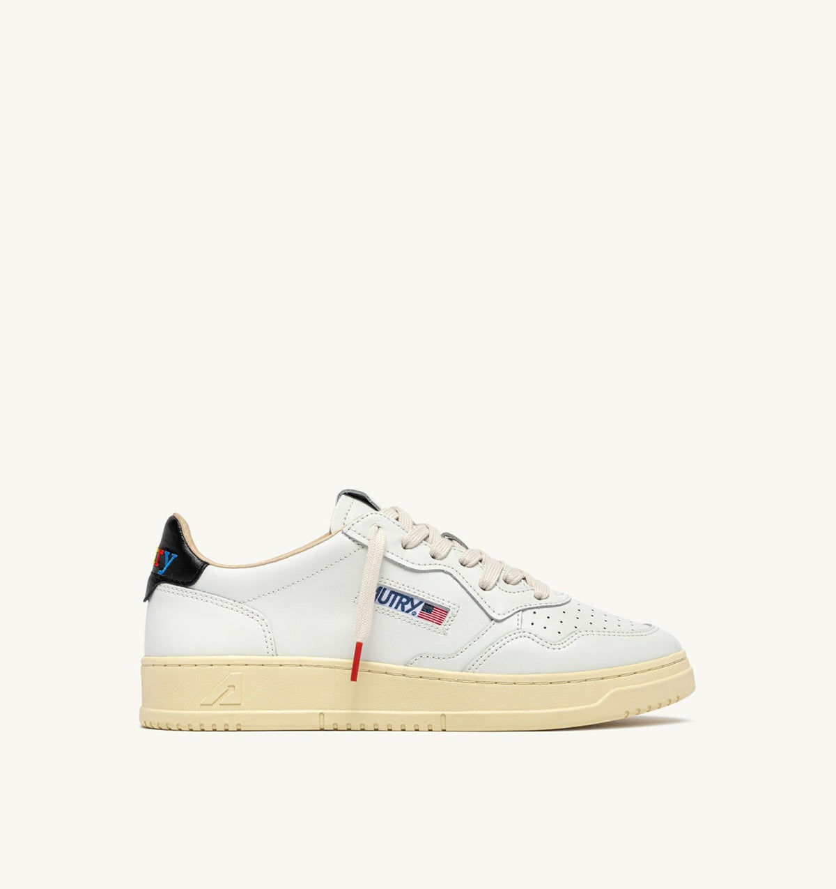 MEDALIST LOW SNEAKERS IN WHITE AND BLACK LEATHER - AUTRY Great Value
