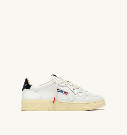 MEDALIST LOW SNEAKERS IN WHITE AND BLACK LEATHER - AUTRY Great Value