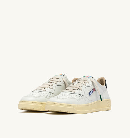 MEDALIST LOW SNEAKERS IN WHITE AND BLACK LEATHER - AUTRY Great Value