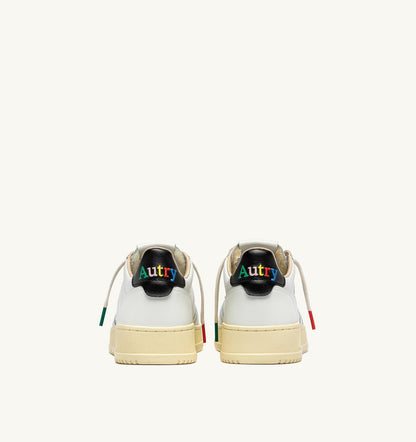 MEDALIST LOW SNEAKERS IN WHITE AND BLACK LEATHER - AUTRY Great Value