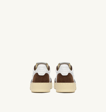MEDALIST LOW SNEAKERS IN WHITE LEATHER AND TUNDRA SUEDE - AUTRY Classic