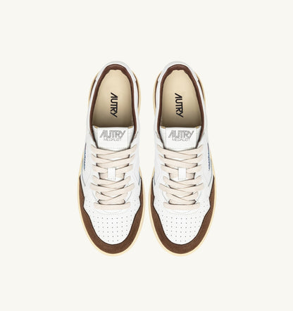 MEDALIST LOW SNEAKERS IN WHITE LEATHER AND TUNDRA SUEDE - AUTRY Classic