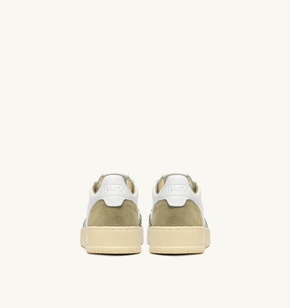 MEDALIST LOW SNEAKERS IN WHITE LEATHER AND GRAY GREEN SUEDE - AUTRY Essential
