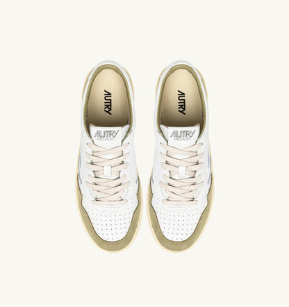 MEDALIST LOW SNEAKERS IN WHITE LEATHER AND GRAY GREEN SUEDE - AUTRY Essential