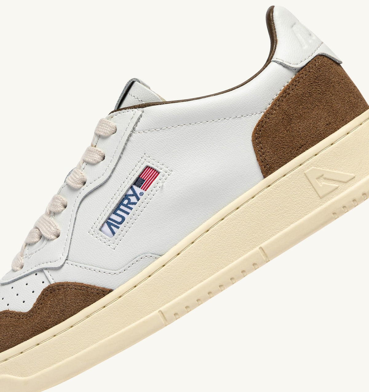 MEDALIST LOW SNEAKERS IN WHITE LEATHER AND TOBACCO SUEDE - AUTRY Value