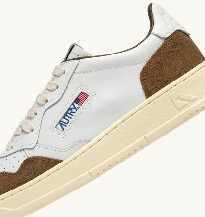 MEDALIST LOW SNEAKERS IN WHITE LEATHER AND TOBACCO SUEDE - AUTRY Value