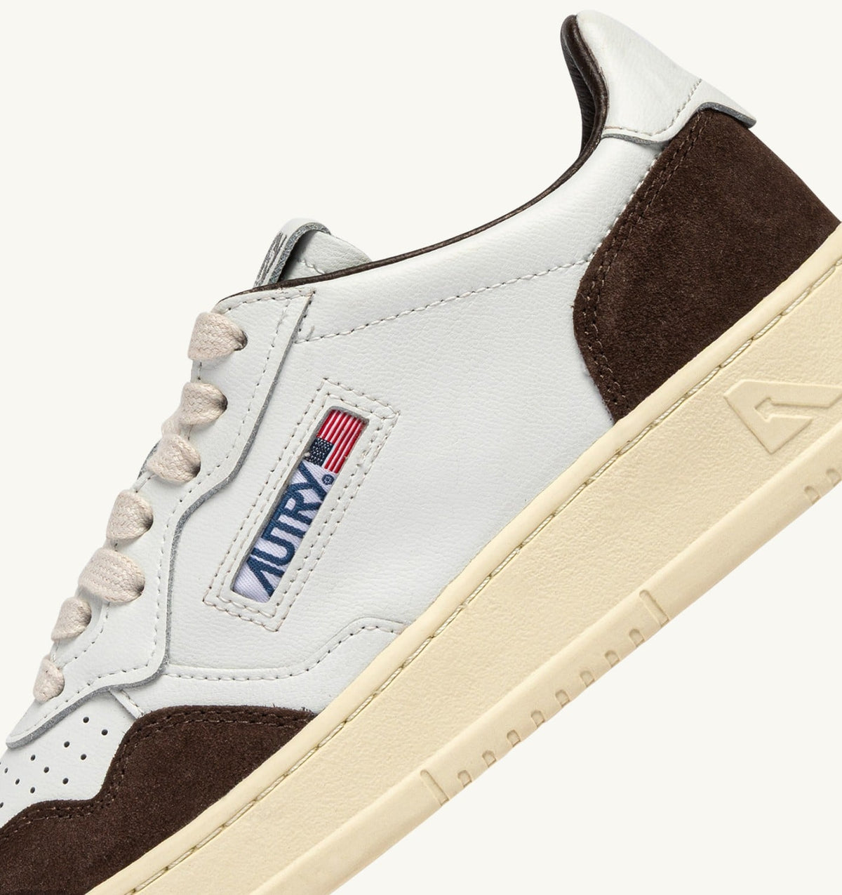 MEDALIST LOW SNEAKERS IN WHITE LEATHER AND MAHOGANY SUEDE - AUTRY Great Value