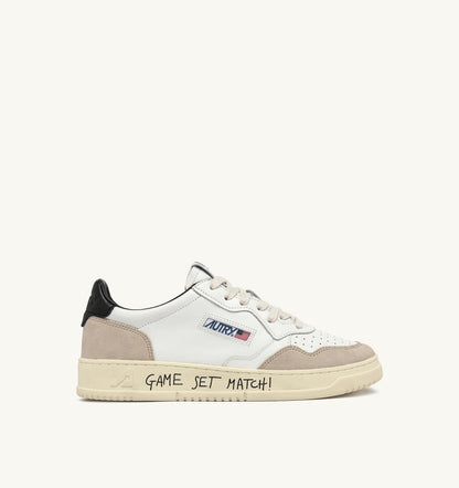 MEDALIST LOW SNEAKERS IN WHITE AND BLACK SUEDE AND LEATHER WITH LETTERING - AUTRY Latest