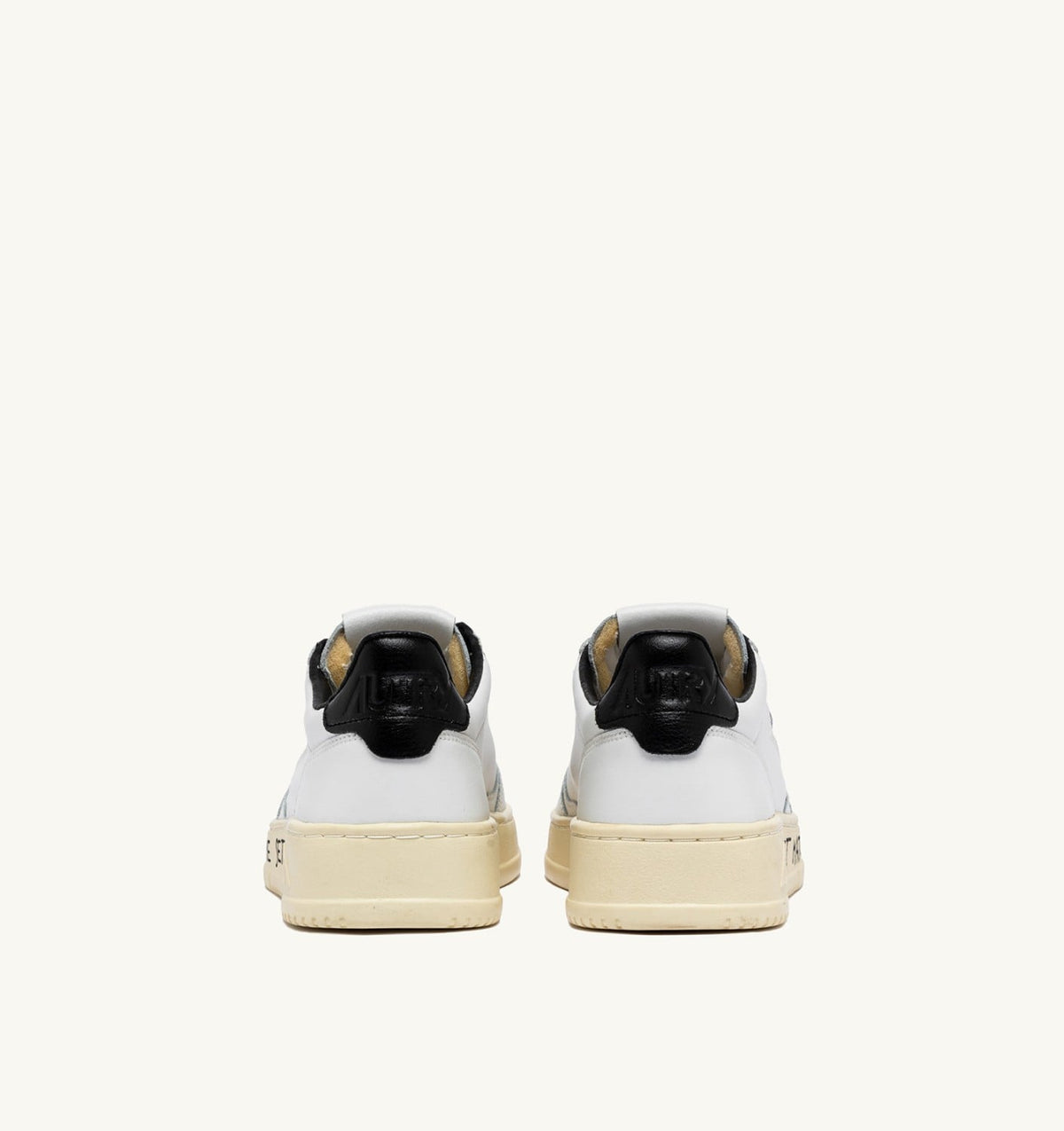 MEDALIST LOW SNEAKERS IN WHITE AND BLACK LEATHER WITH LETTERING - AUTRY Quality