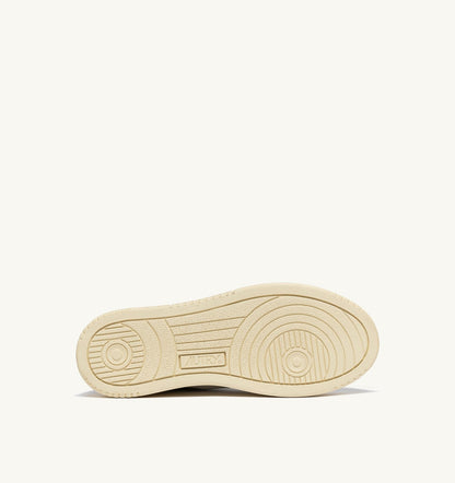 MEDALIST LOW SNEAKERS IN WHITE AND BLACK LEATHER WITH LETTERING - AUTRY Quality