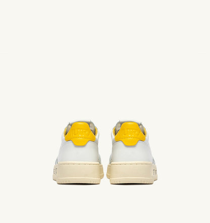 MEDALIST LOW SNEAKERS IN WHITE AND SLICKER LEATHER WITH LETTERING - AUTRY Classic