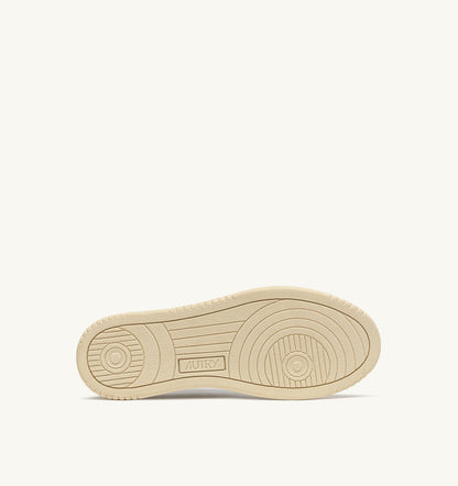 MEDALIST LOW SNEAKERS IN WHITE AND SLICKER LEATHER WITH LETTERING - AUTRY Classic