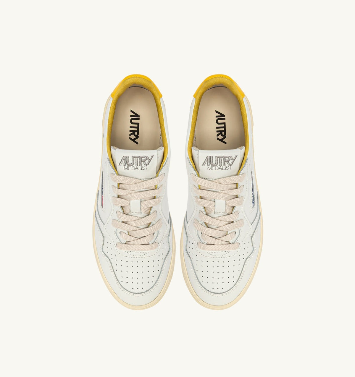 MEDALIST LOW SNEAKERS IN WHITE AND SLICKER LEATHER WITH LETTERING - AUTRY Classic