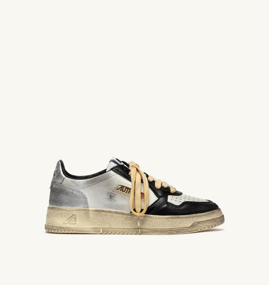 MEDALIST LOW SUPER VINTAGE SNEAKERS IN WHITE BLACK AND SILVER LEATHER - AUTRY Great Value