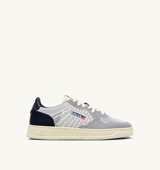 MEDALIST EASEKNIT LOW SNEAKERS IN IVORY WHITE SPACE AND LOFT KNIT - AUTRY Essential