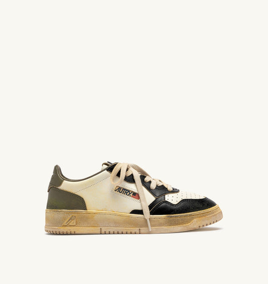 MEDALIST LOW SUPER VINTAGE SNEAKERS IN WHITE, COVERT GREEN AND BLACK LEATHER - AUTRY Value