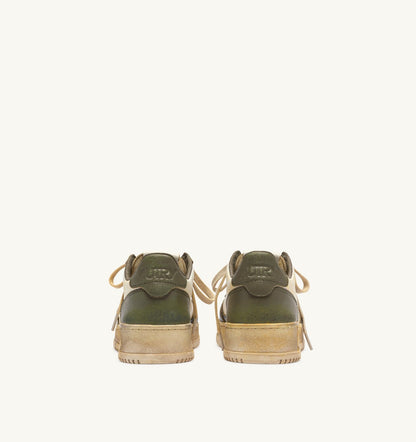 MEDALIST LOW SUPER VINTAGE SNEAKERS IN WHITE, COVERT GREEN AND BLACK LEATHER - AUTRY Value