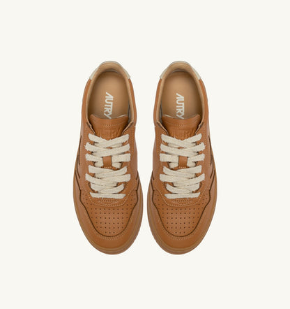 MEDALIST LOW SNEAKERS IN COGNAC AND MARSHMALLOW LEATHER - AUTRY Great Value